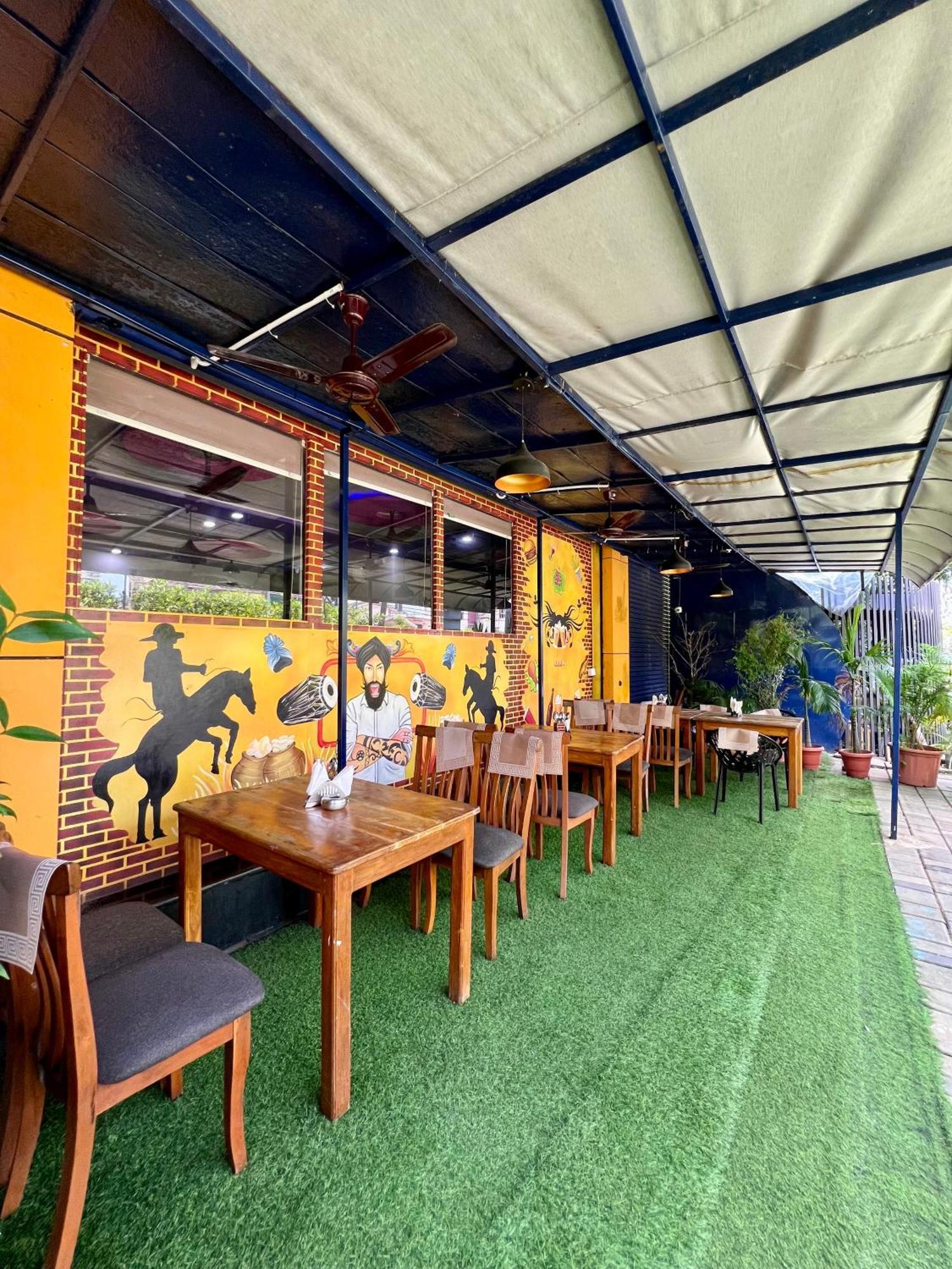 Ratna Sagar Hotel Manipal Bagian luar foto