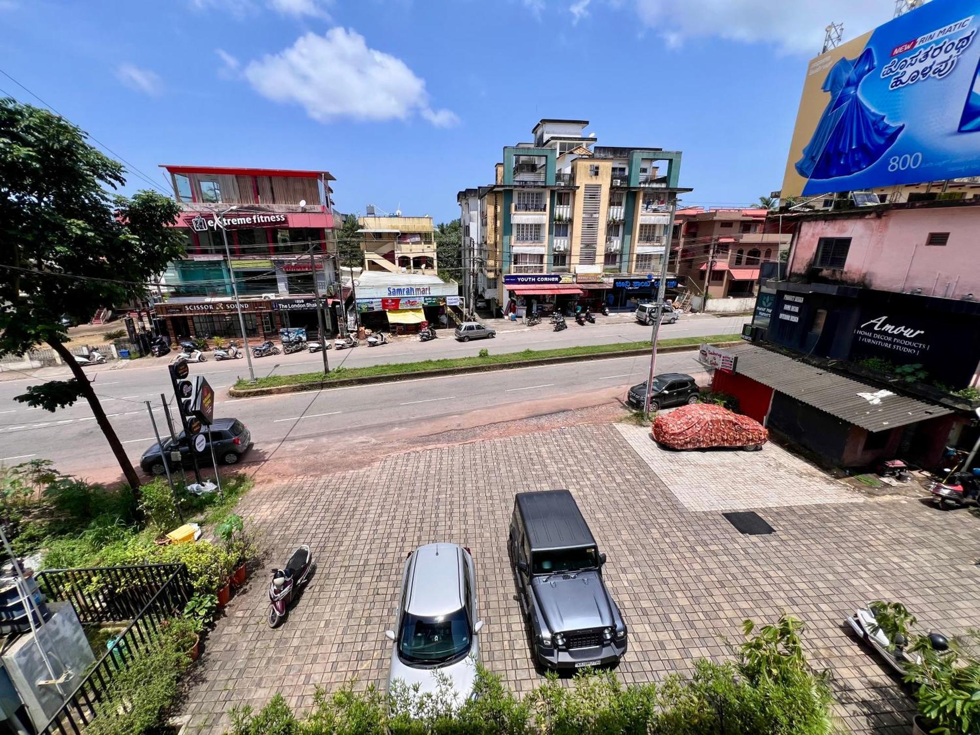 Ratna Sagar Hotel Manipal Bagian luar foto