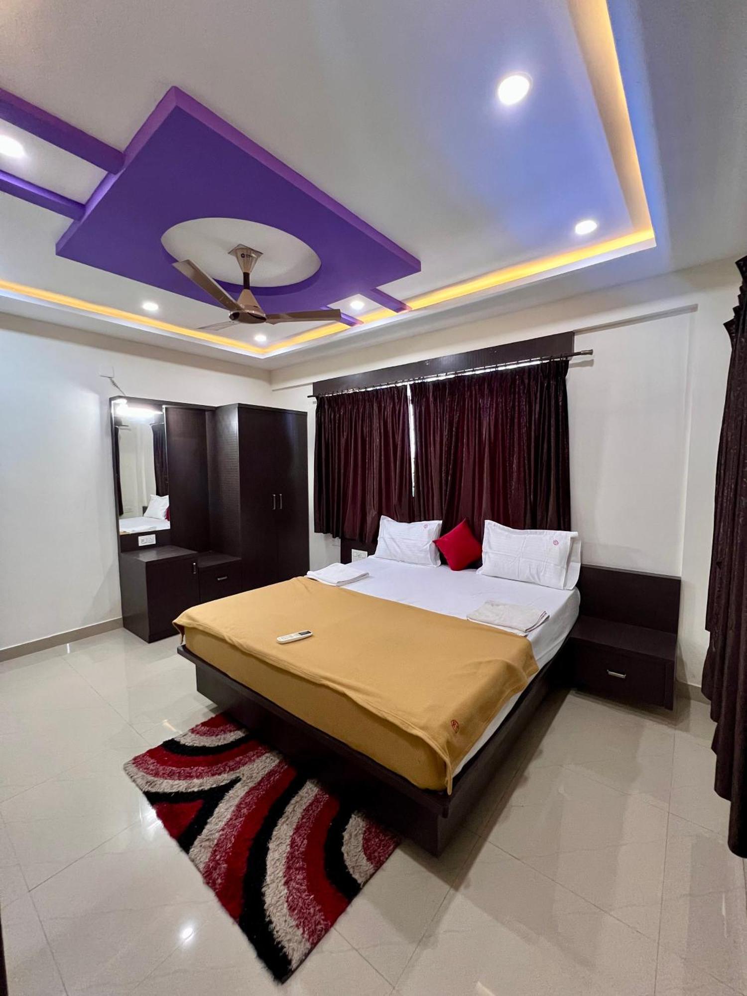 Ratna Sagar Hotel Manipal Bagian luar foto
