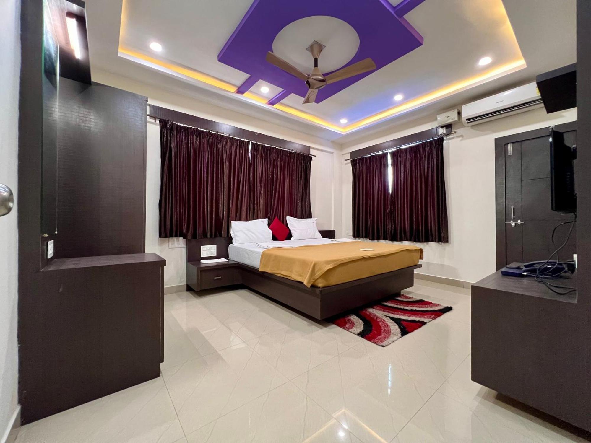 Ratna Sagar Hotel Manipal Bagian luar foto