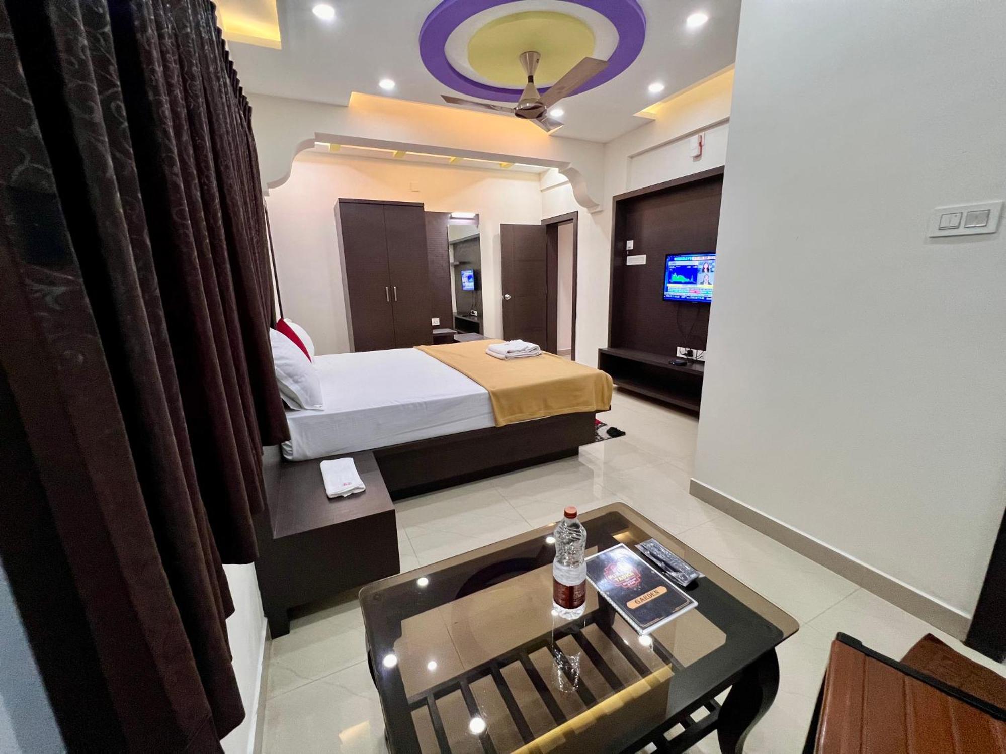 Ratna Sagar Hotel Manipal Bagian luar foto