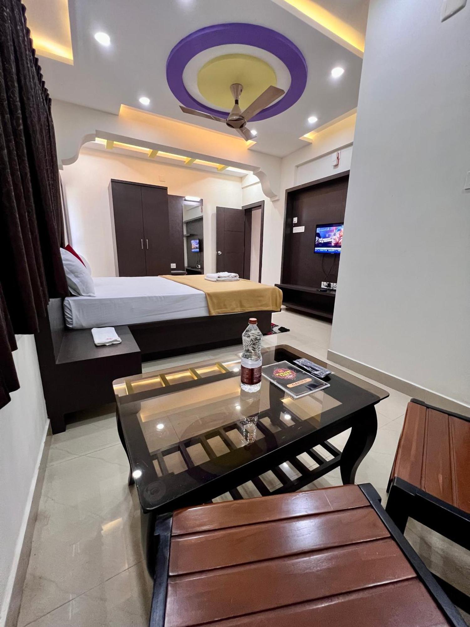 Ratna Sagar Hotel Manipal Bagian luar foto