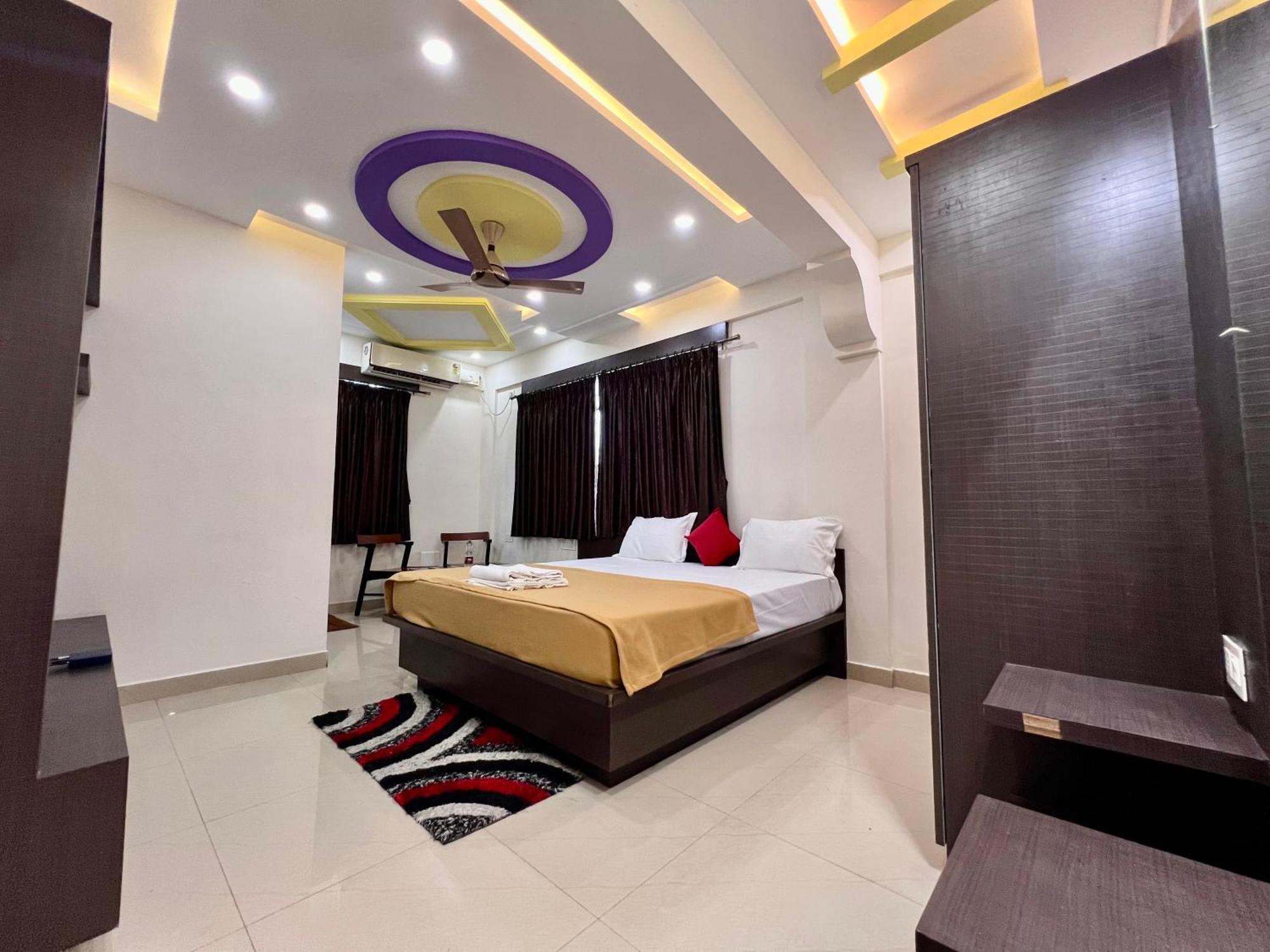 Ratna Sagar Hotel Manipal Bagian luar foto