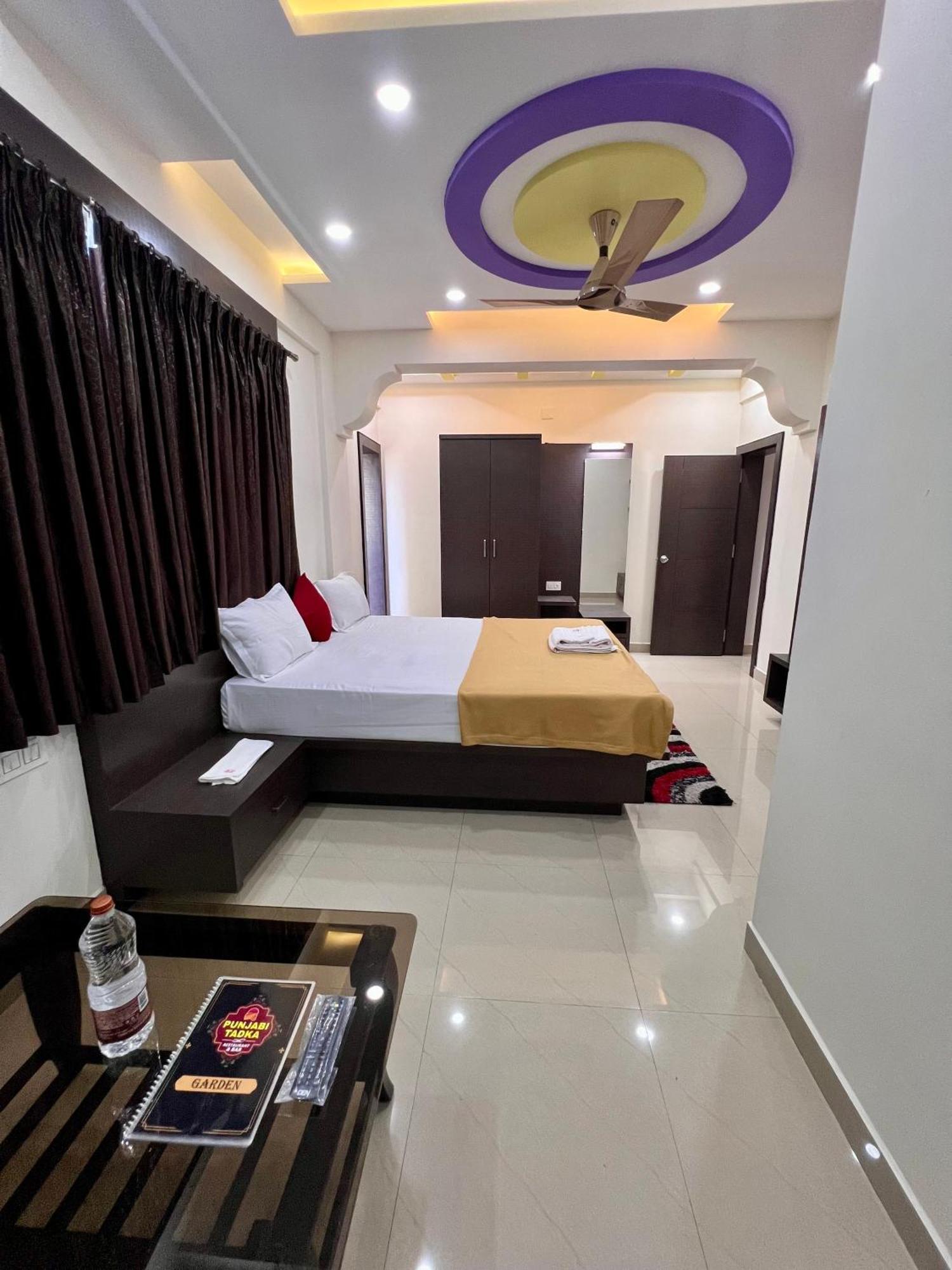 Ratna Sagar Hotel Manipal Bagian luar foto