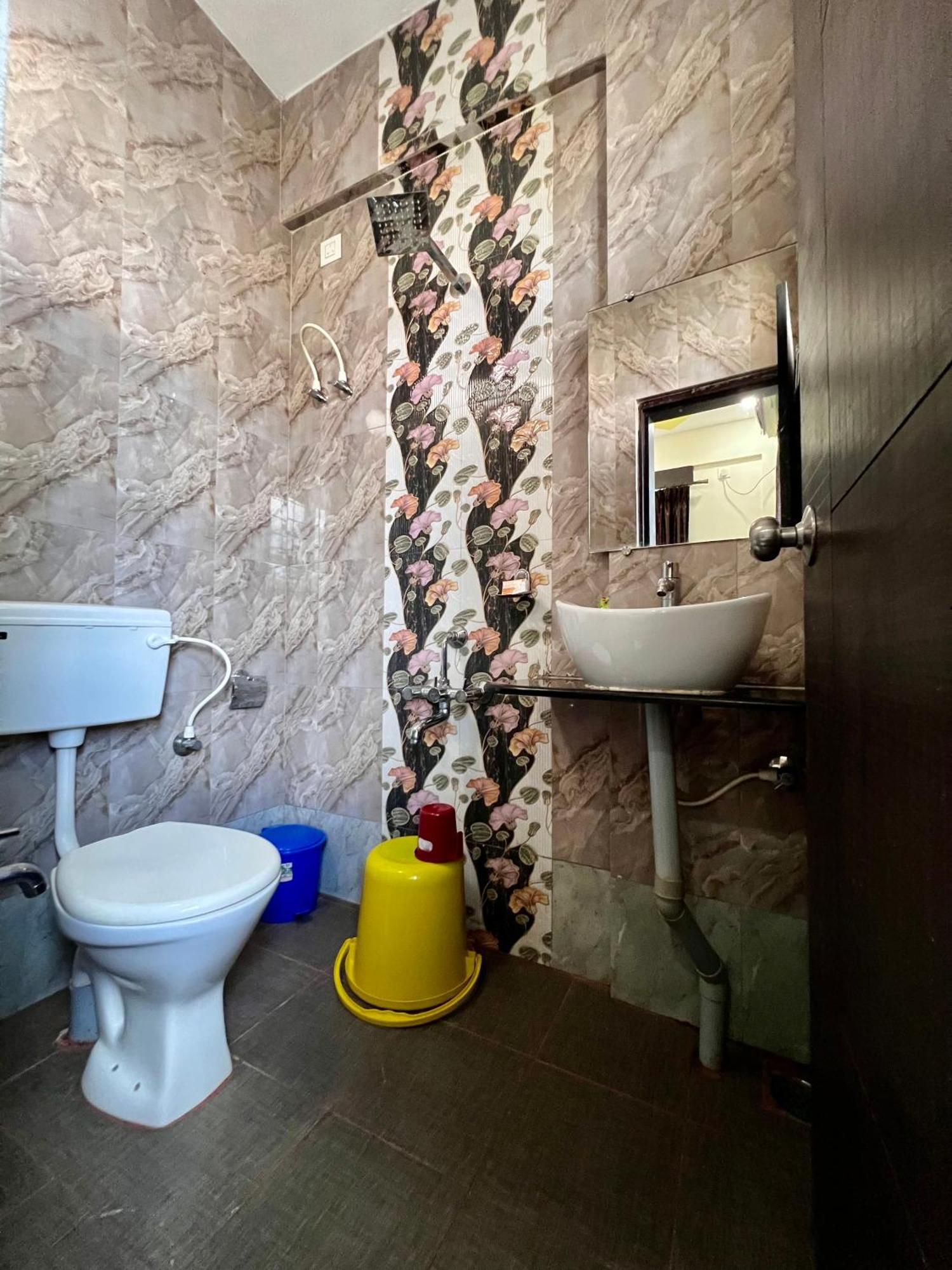 Ratna Sagar Hotel Manipal Bagian luar foto